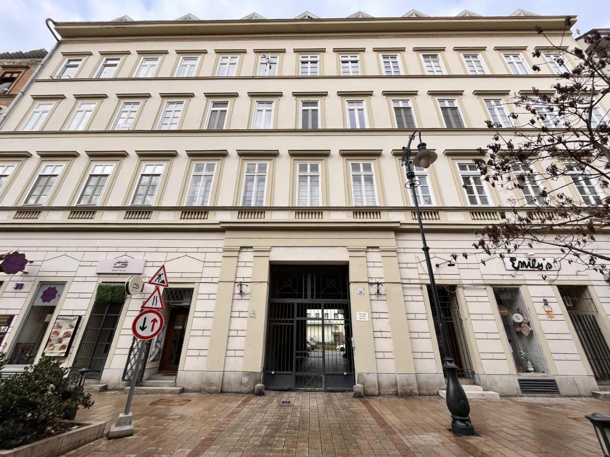 Luxury Quentin Apartment 3 Bedrm, 2 Bathrm Budapest Exterior foto